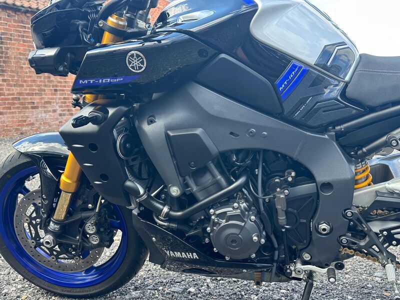YAMAHA MT-10