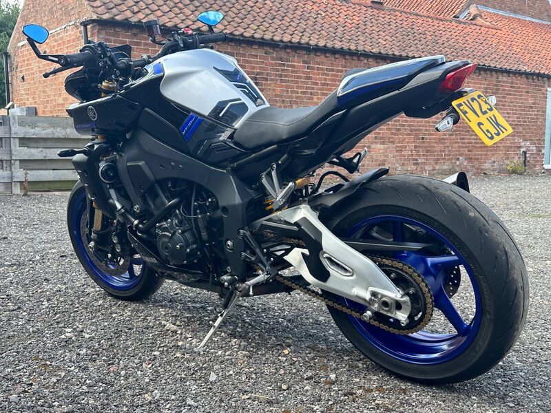 YAMAHA MT-10