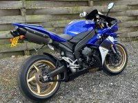 YAMAHA R1