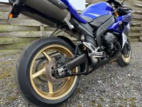 YAMAHA R1