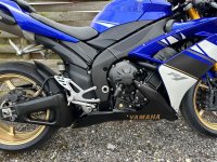 YAMAHA R1