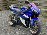 YAMAHA R1