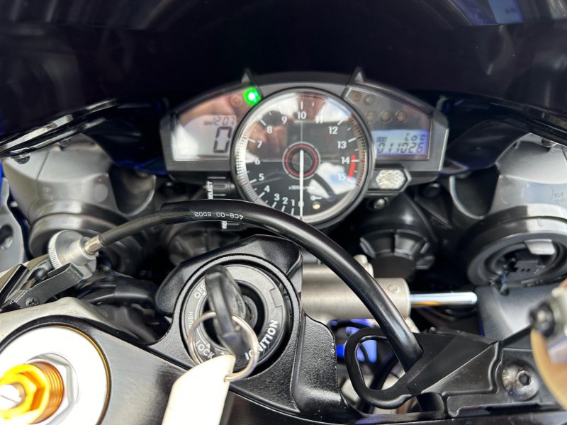 YAMAHA R1