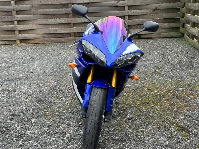 YAMAHA R1