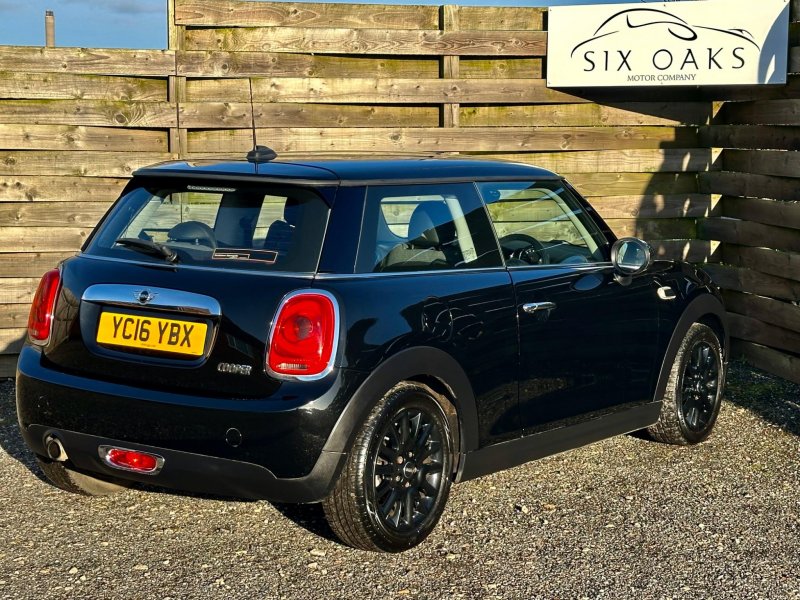 MINI HATCH