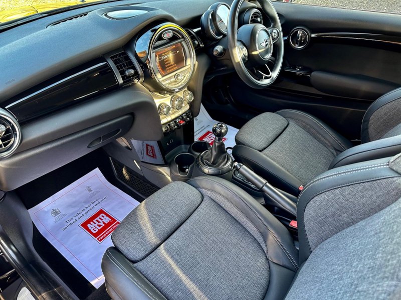 MINI HATCH