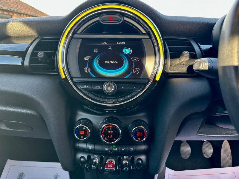 MINI HATCH
