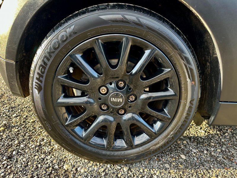 MINI HATCH
